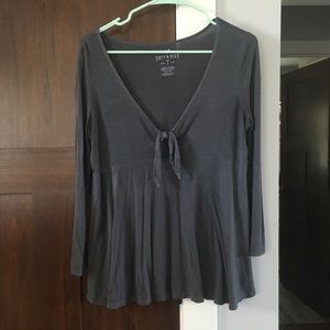 ❌❌SOLD❌❌ AEO Gray Top w/ Tie